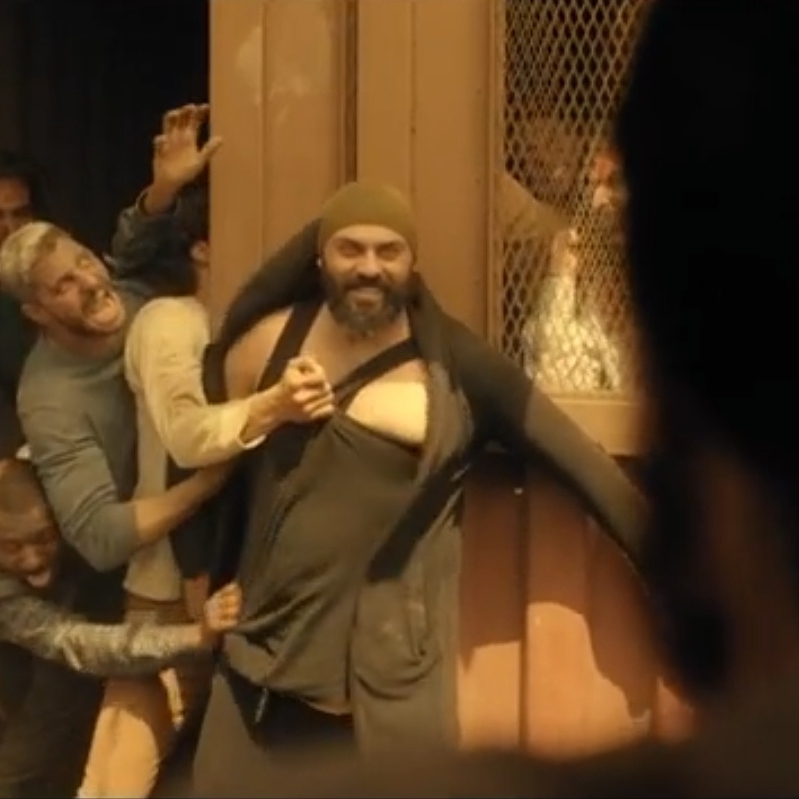 مشهد القطار وقفزه احمد صلاح حسنى