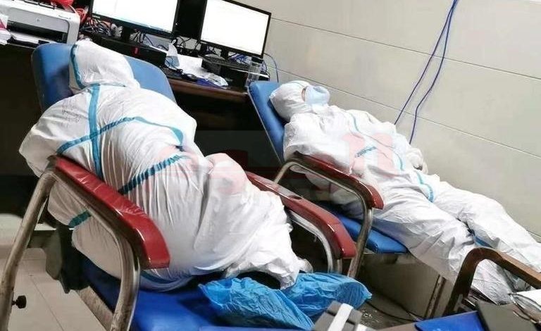 إصابة أطباء مستشفي الصين بسبب كورونا