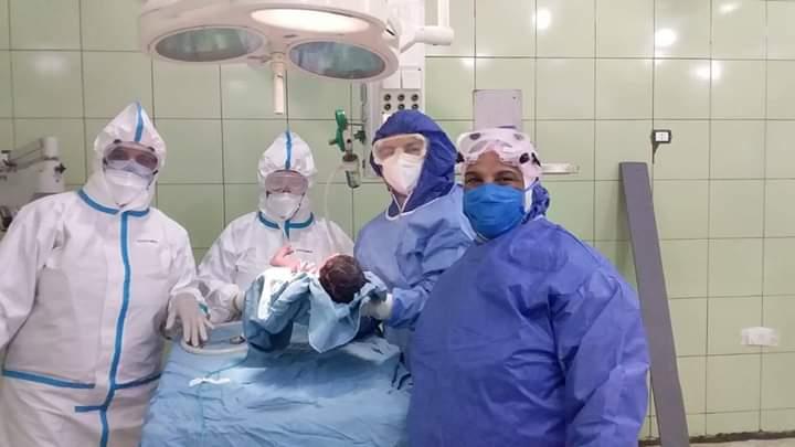 عملية ولادة لمصابة بكورونا