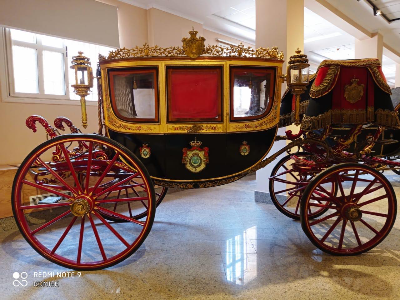 وزير السياحة والآثار يتابع اللمسات النهائية لأعمال ترميم متحف المركبات الملكية