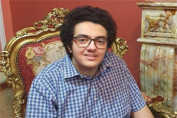 الطالب أحمد هشام الأول مكرر علمى علوم