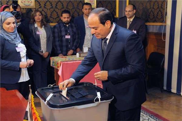 الرئيس السيسي يدلي بصوته في انتخابات