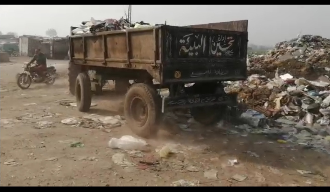 جرار نقل القمامة بمجلس مدينة السنبلاوين 