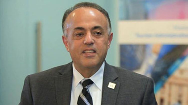 الدكتور صلاح حسن أستاذ الاقتصاد بجامعة جورج واشنطن