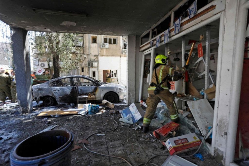 مشاهد الدمار في تل أبيب