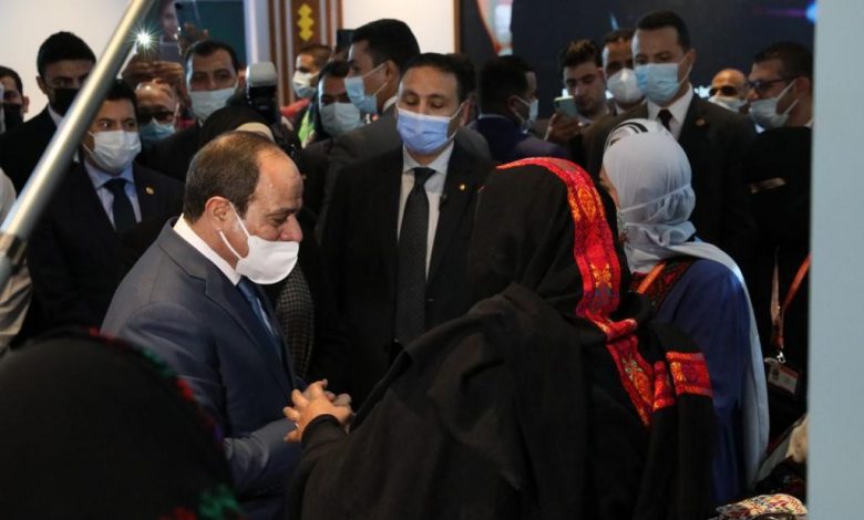 السيسي يزور جناح «معرض مصر سيناء»