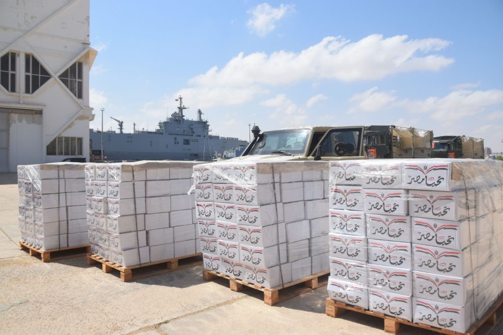 مساعدات إنسانية يقدمها الجيش المصري لدول أخرى تواجه أزمات وكوارث طبيعية