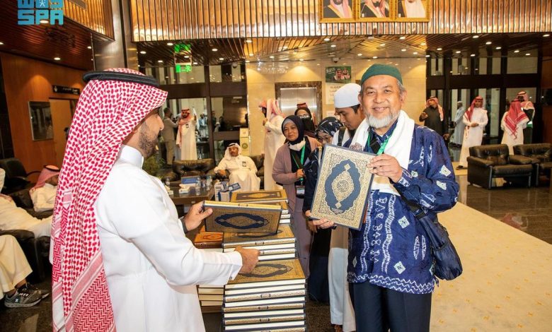 ضيوف خادم الحرمين يزورون مجمع الملك فهد لطباعة المصحف الشريف